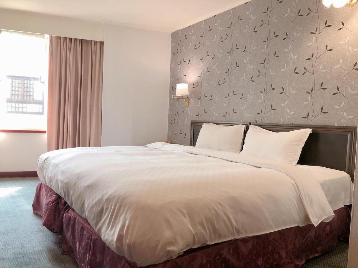 סינצ'ו סיטי Moonlight Hotel מראה חיצוני תמונה